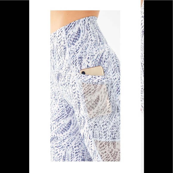 Fabletics MILA High-Waisted Pocket Short 9” NWT M - Picture 3 of 7